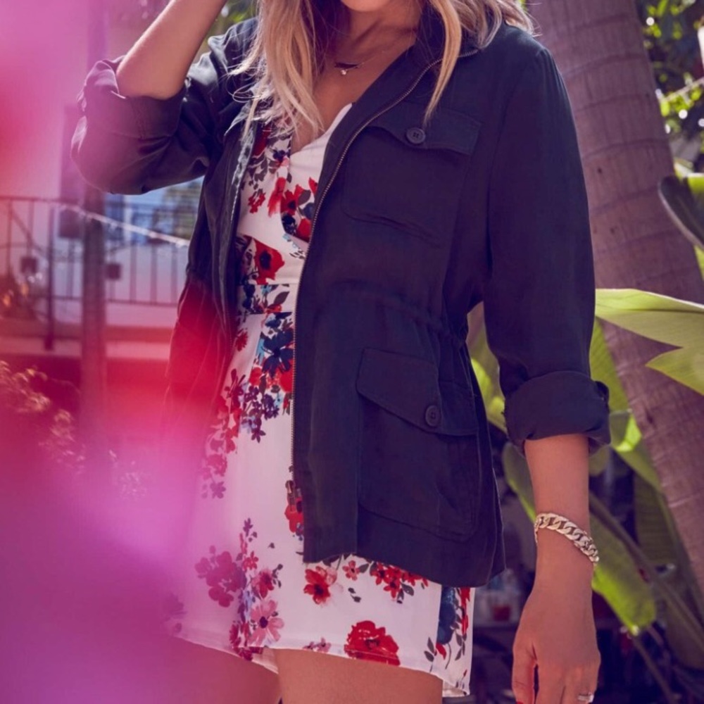 Cupcakes and Cashmere Kirei Floral Romper - Picture 8 of 8